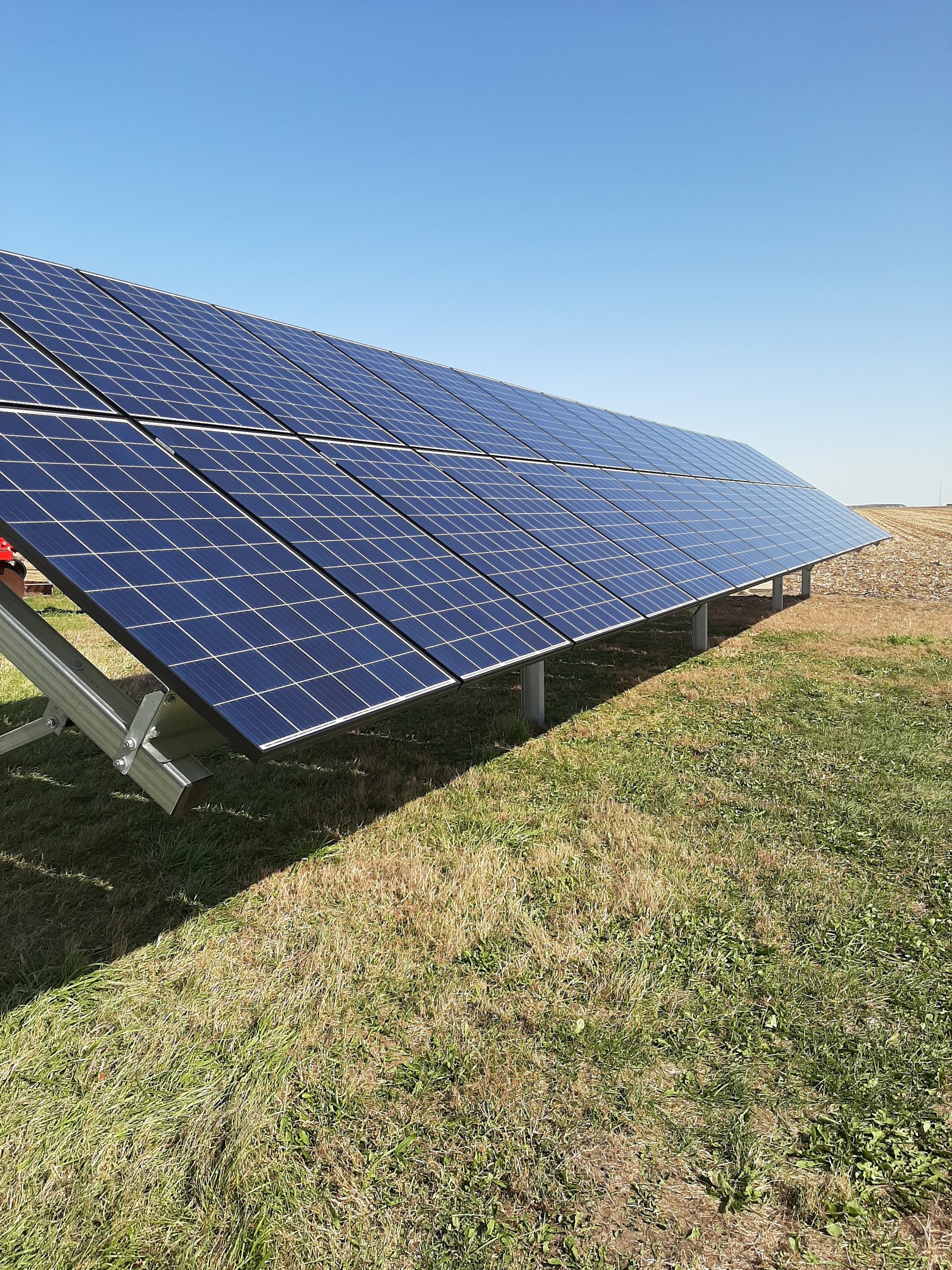 Agricultural solar array in Edinburg, IL